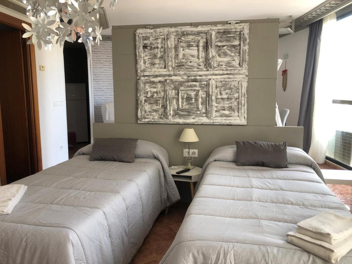 Apartamentos Los Angeles Alcaniz Bagian luar foto