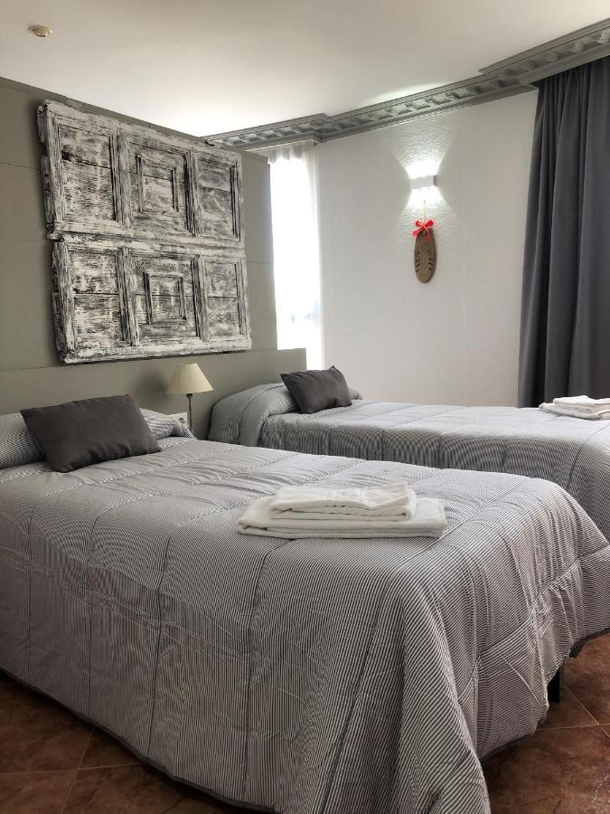 Apartamentos Los Angeles Alcaniz Bagian luar foto