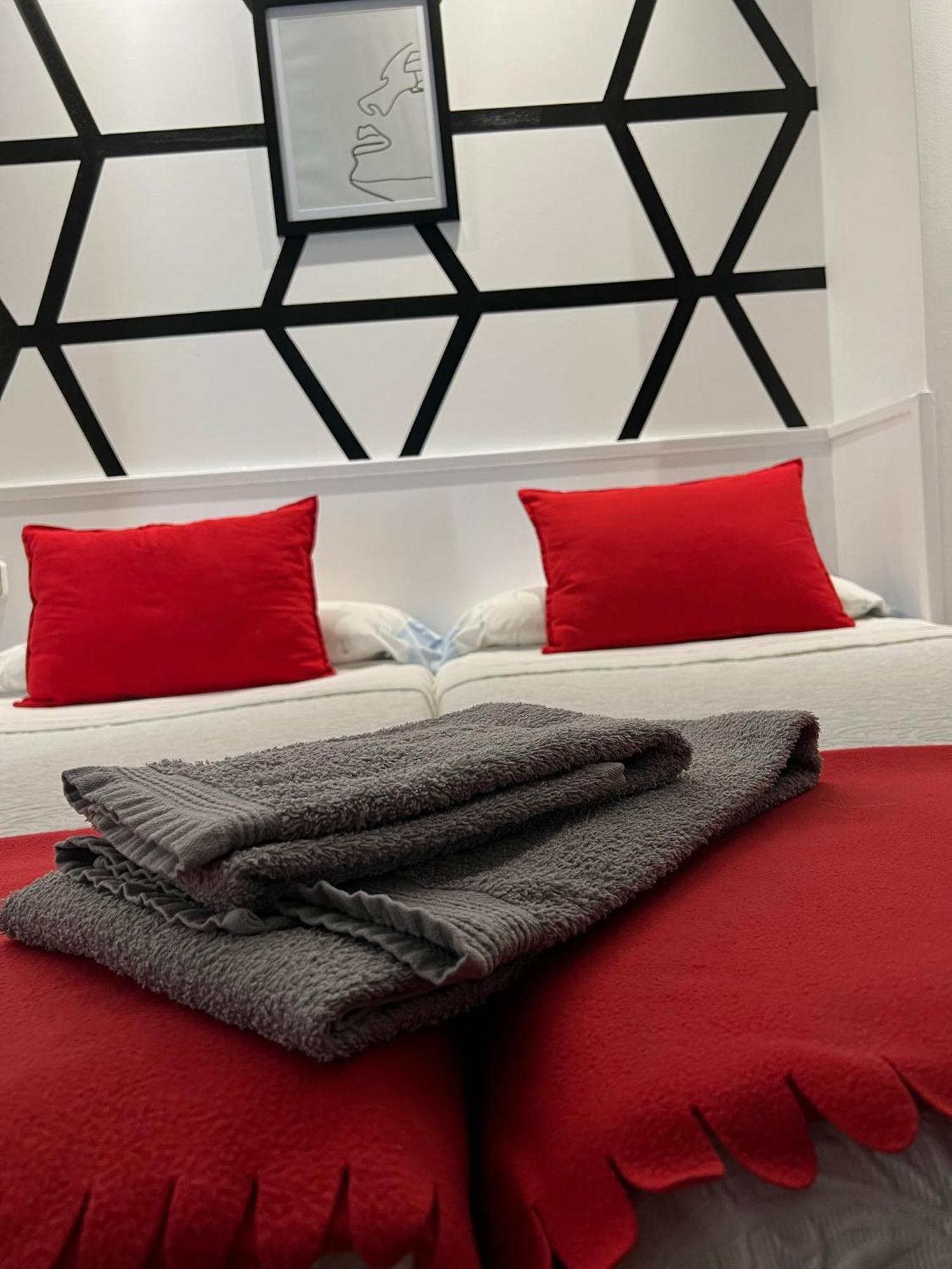 Apartamentos Los Angeles Alcaniz Bagian luar foto
