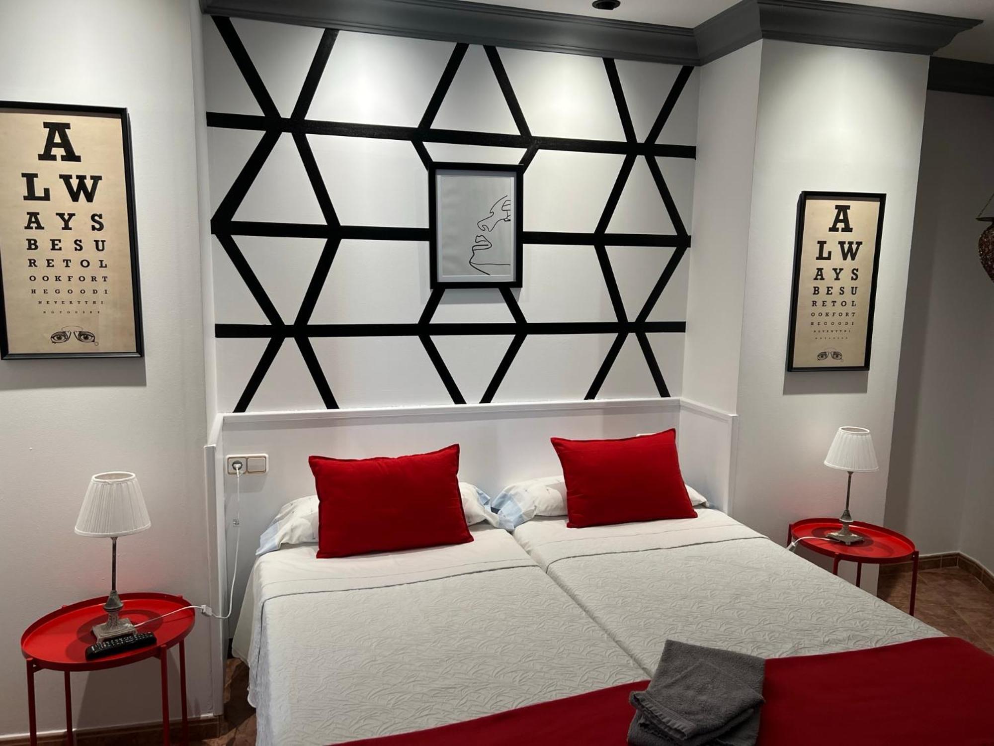 Apartamentos Los Angeles Alcaniz Bagian luar foto