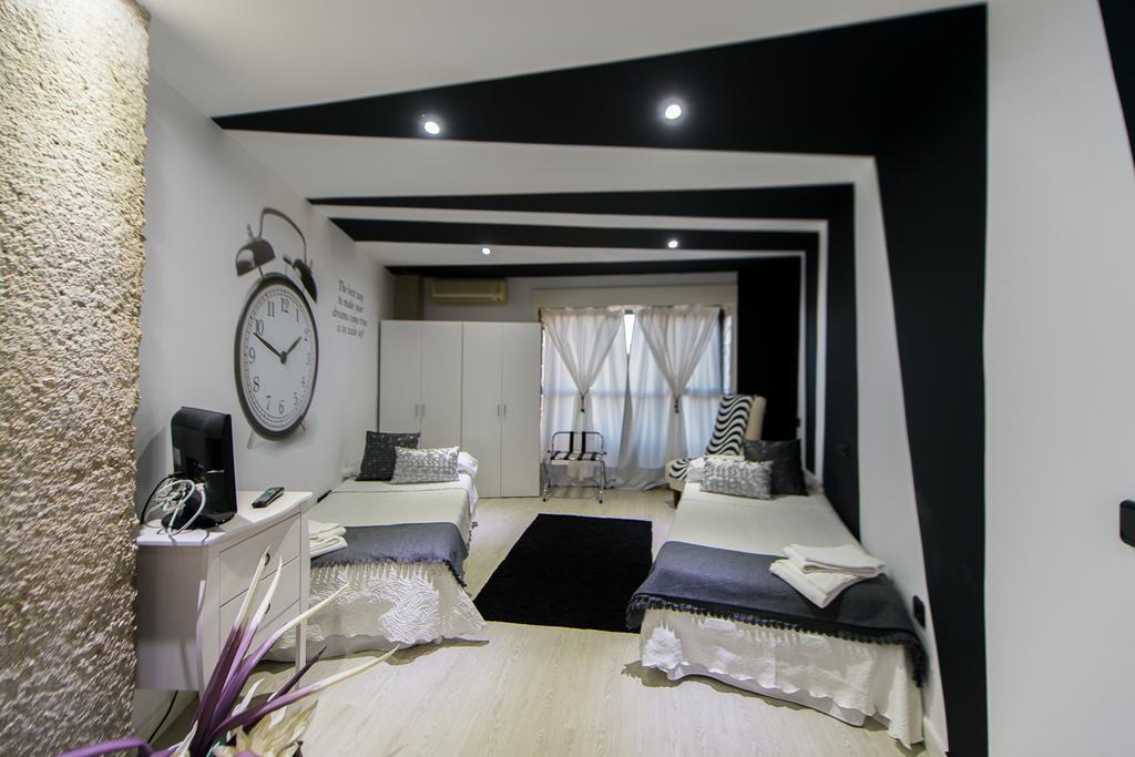 Apartamentos Los Angeles Alcaniz Bagian luar foto