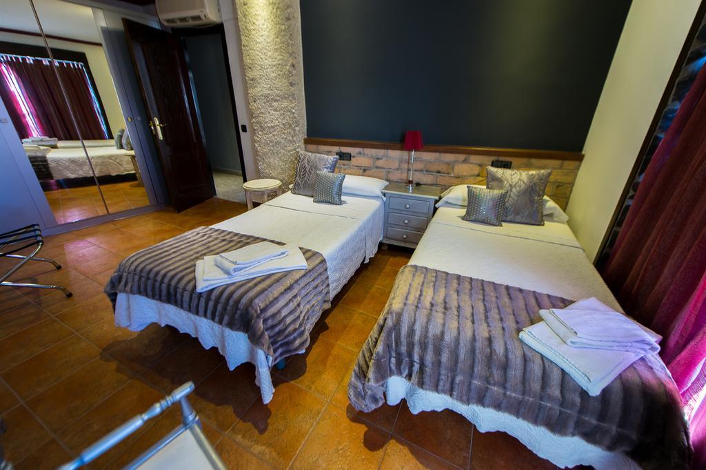 Apartamentos Los Angeles Alcaniz Bagian luar foto