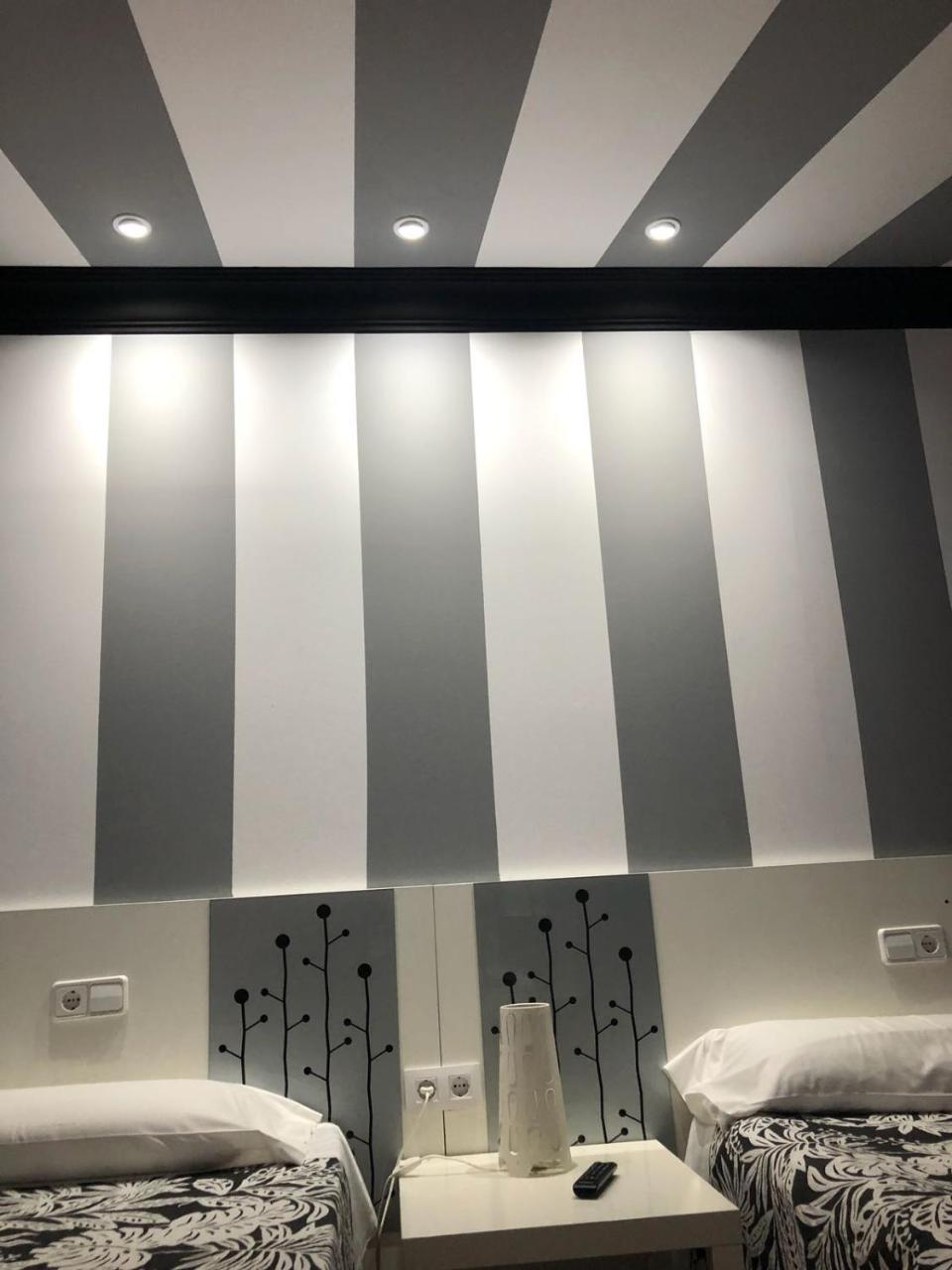 Apartamentos Los Angeles Alcaniz Bagian luar foto