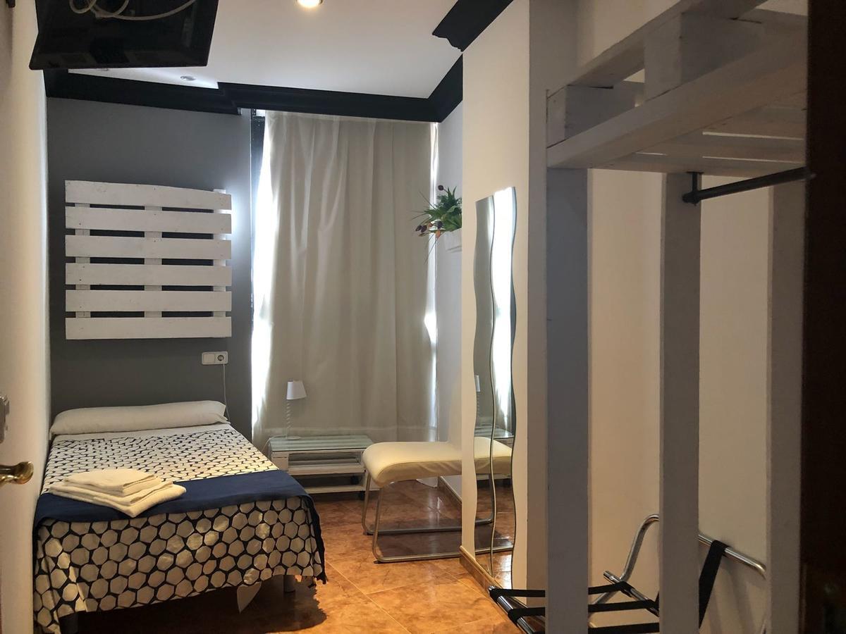 Apartamentos Los Angeles Alcaniz Bagian luar foto