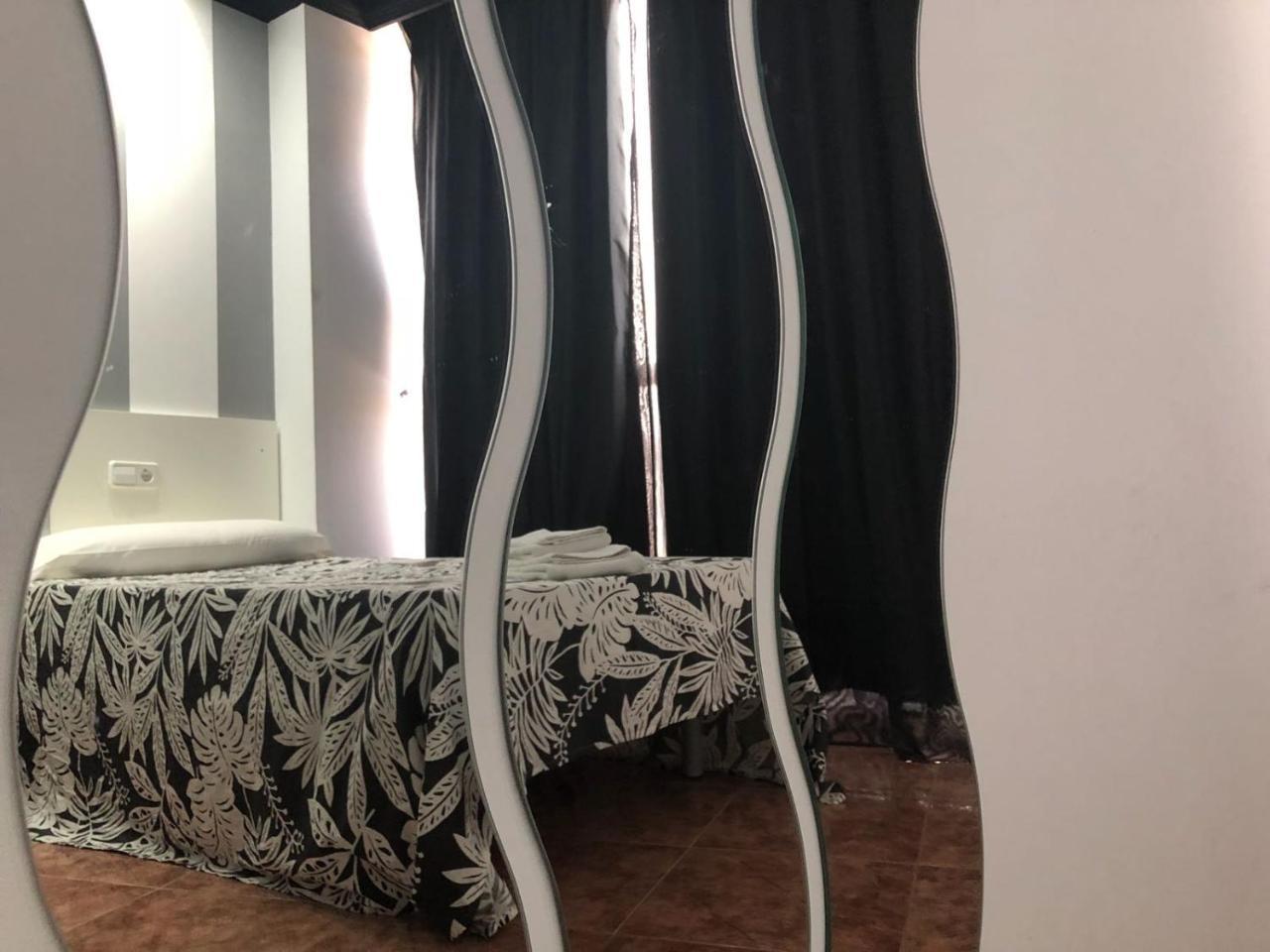 Apartamentos Los Angeles Alcaniz Bagian luar foto